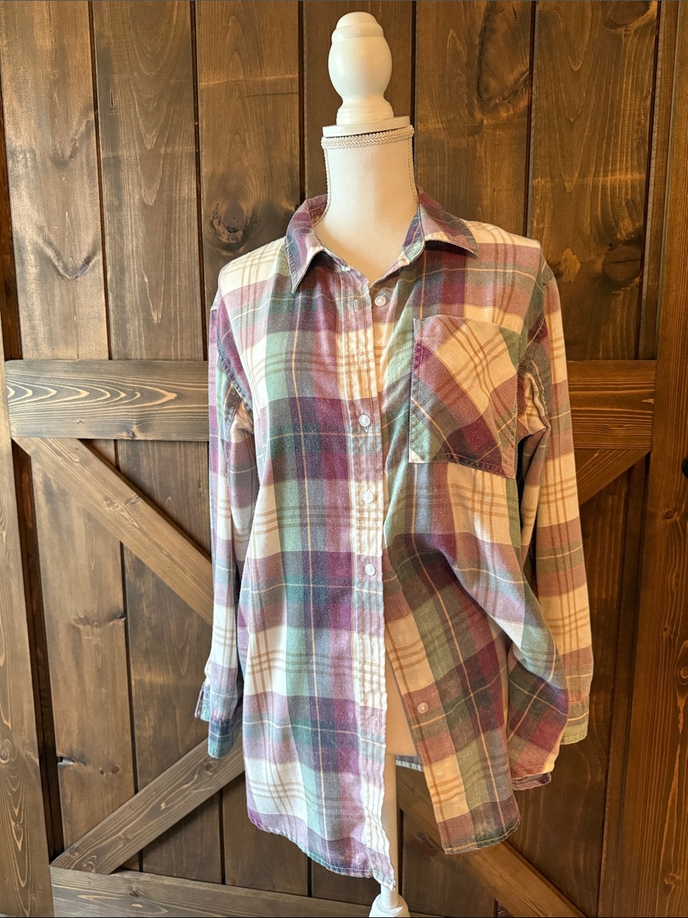 American Eagle Outfitters Plaid Button-Up Shirt in Mauve, Sage & Cream